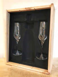 Luxe houten kist, interieur, 2 Champagneglazen