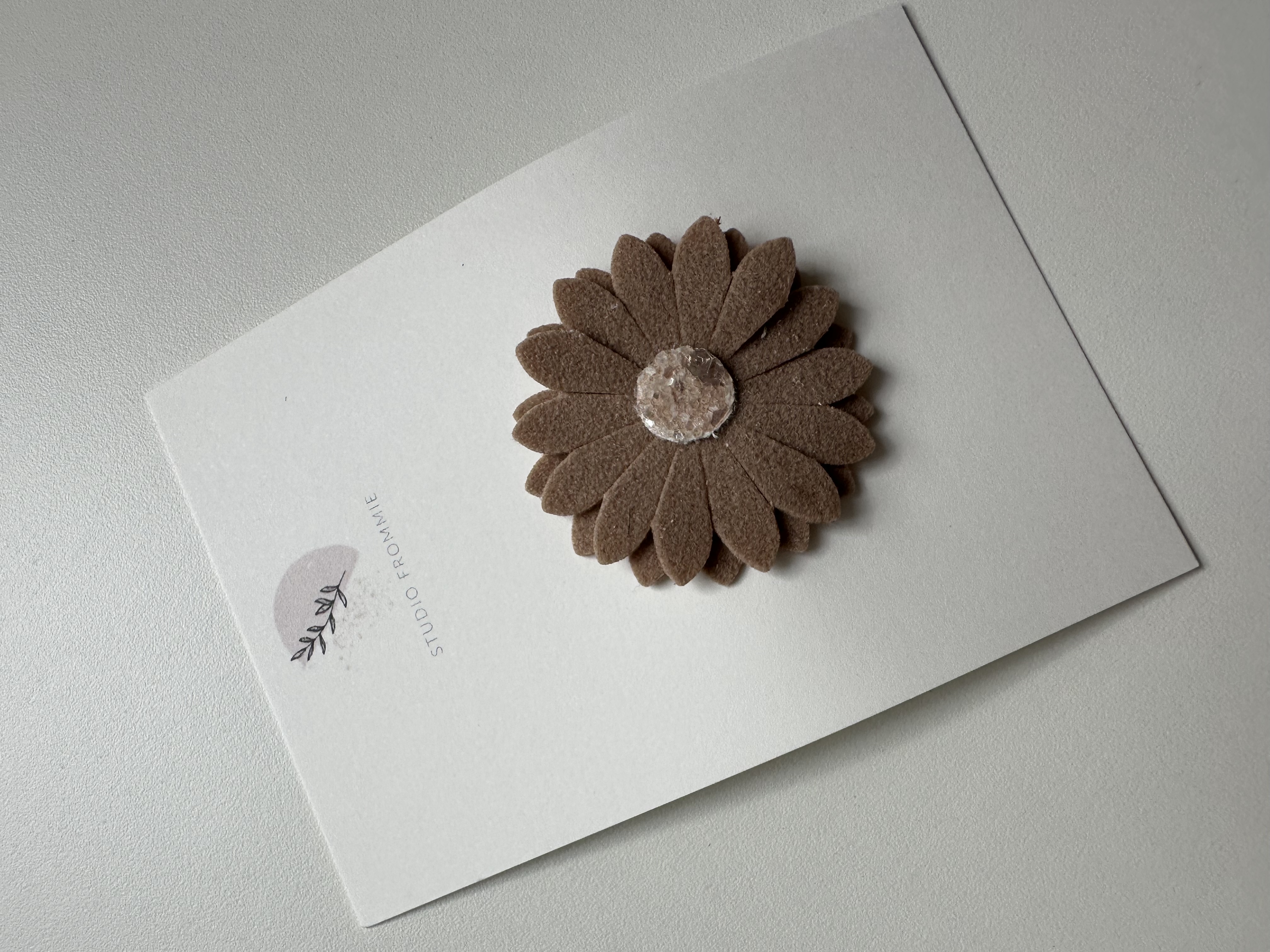 Antislip haarspeldje bloem - Taupe