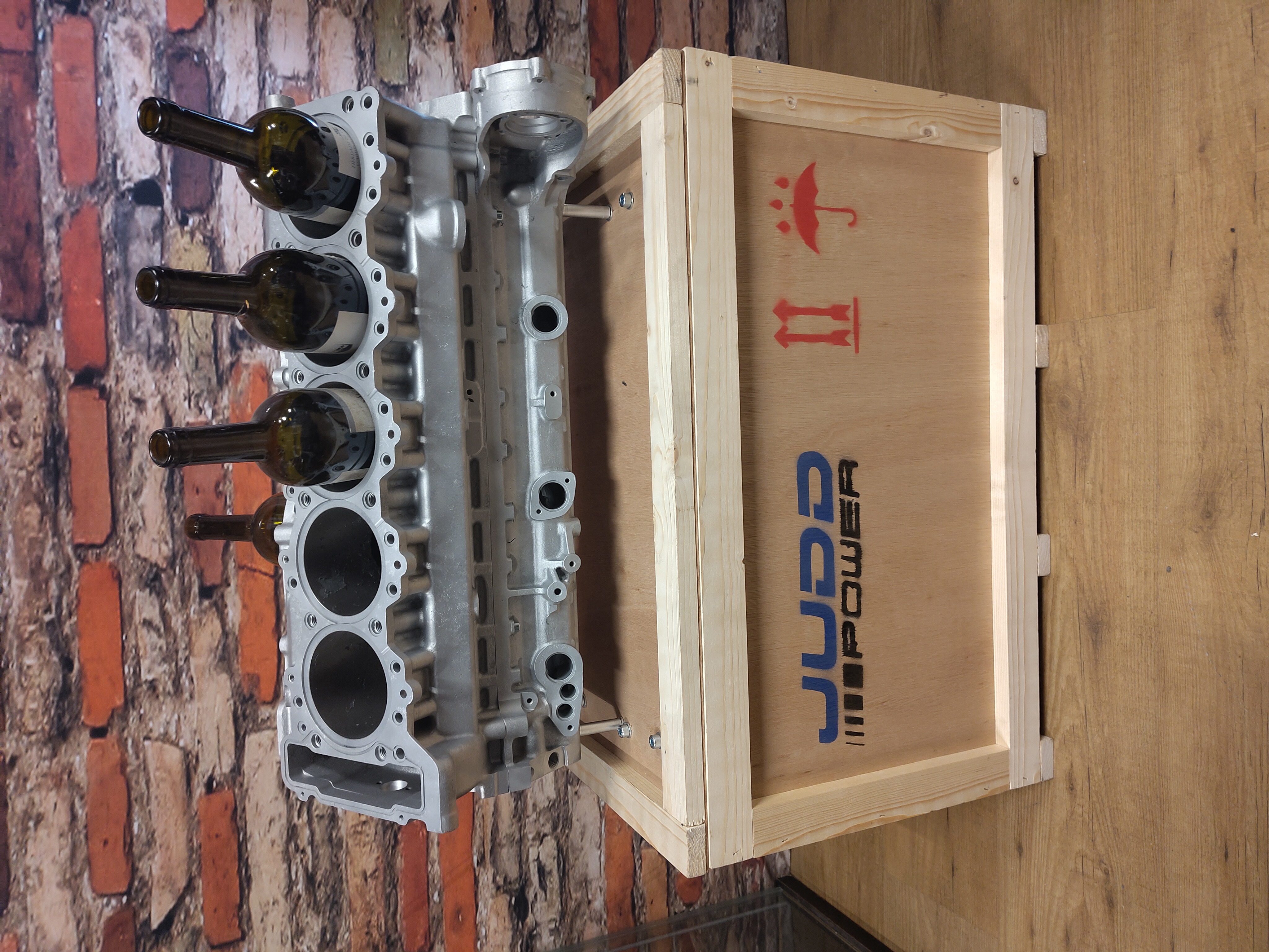 Formule 1 Judd GV V10 motorblok deco item / wijnrek