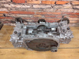Subaru 2l in Motion Motorblock Tisch