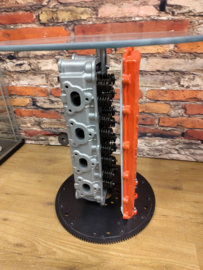 Maserati V8 Cilinder Head side table