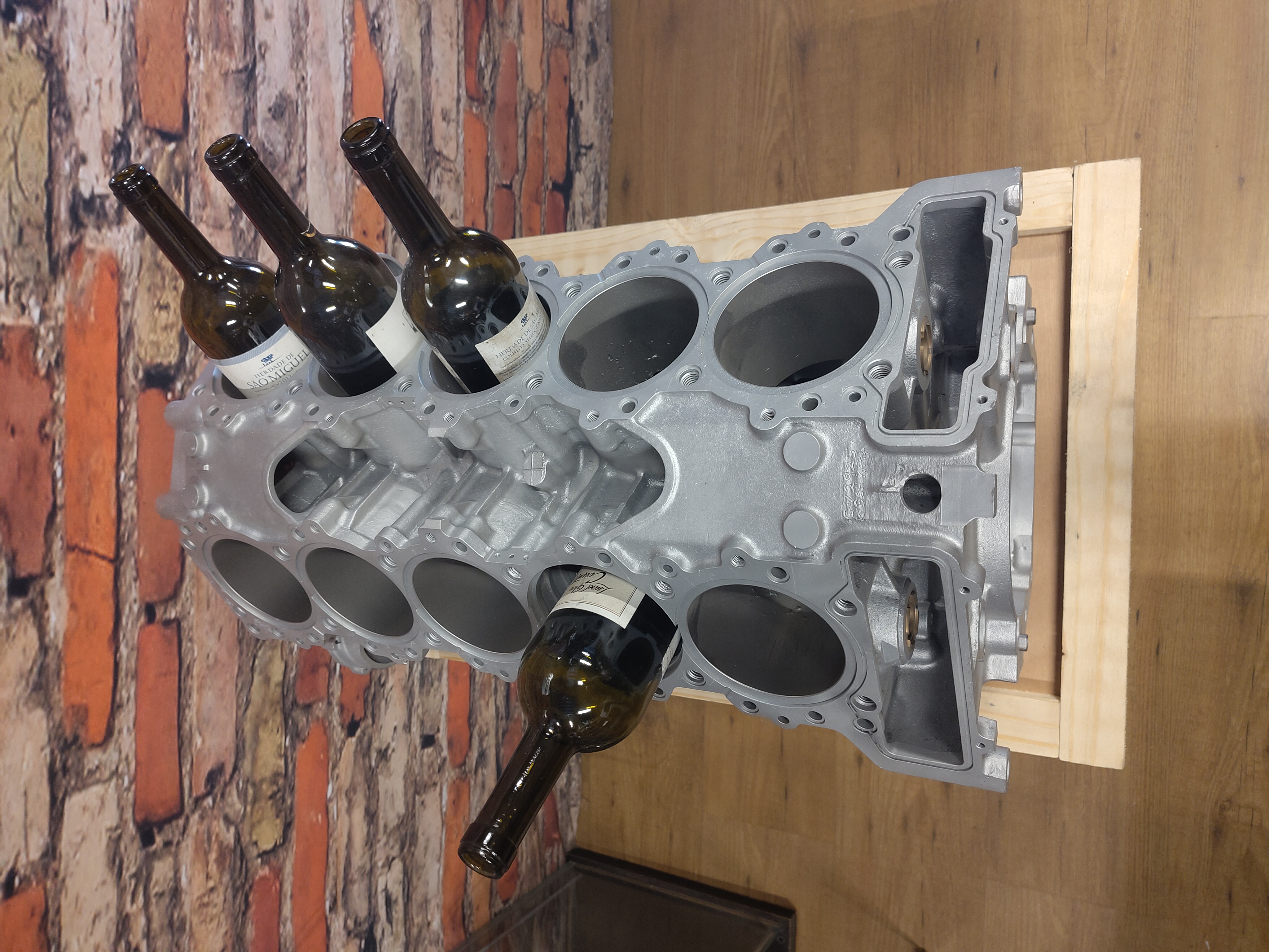 Formule 1 Judd GV V10 motorblok deco item / wijnrek