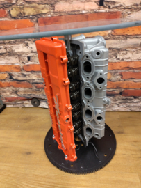 Maserati V8 Cilinder Head side table