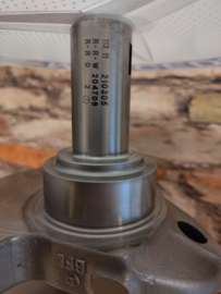 Mercedes V8 Kurbelwellentisch / Beistelltisch, ø35 cm Tischplatte mit MB-Logo