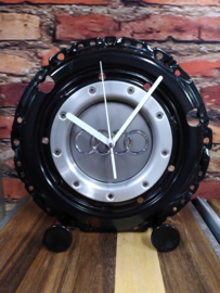 Clutch klok Audi style