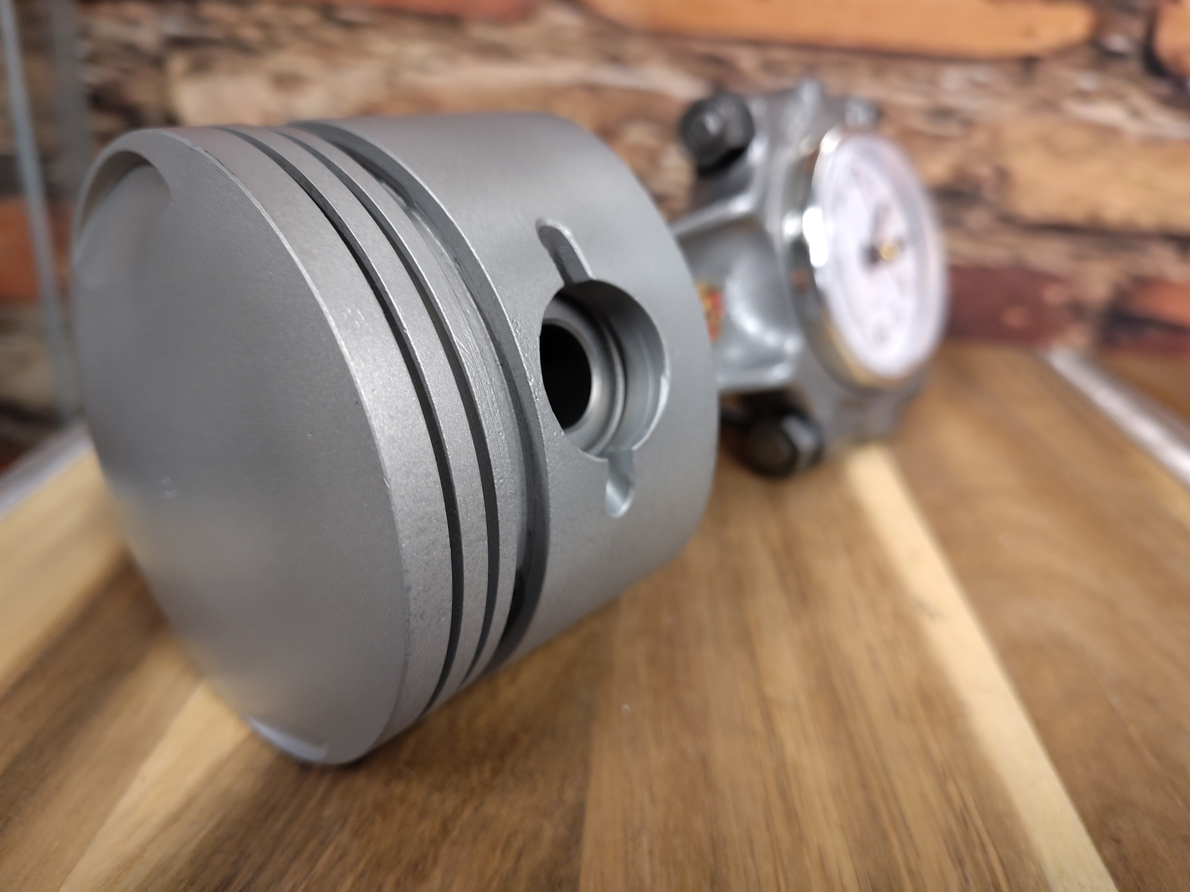 Porsche 911  Aircooled flat six Piston clock
