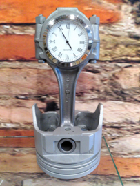 Ford 302 5L V8 Piston clock