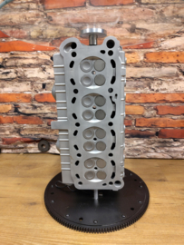 Maserati V8 Cilinder Head side table