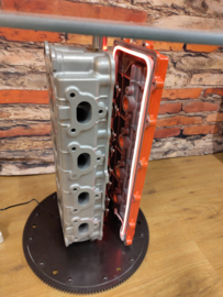 Maserati V8 Cilinder Head side table