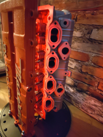Maserati V8 Cilinder Head side table