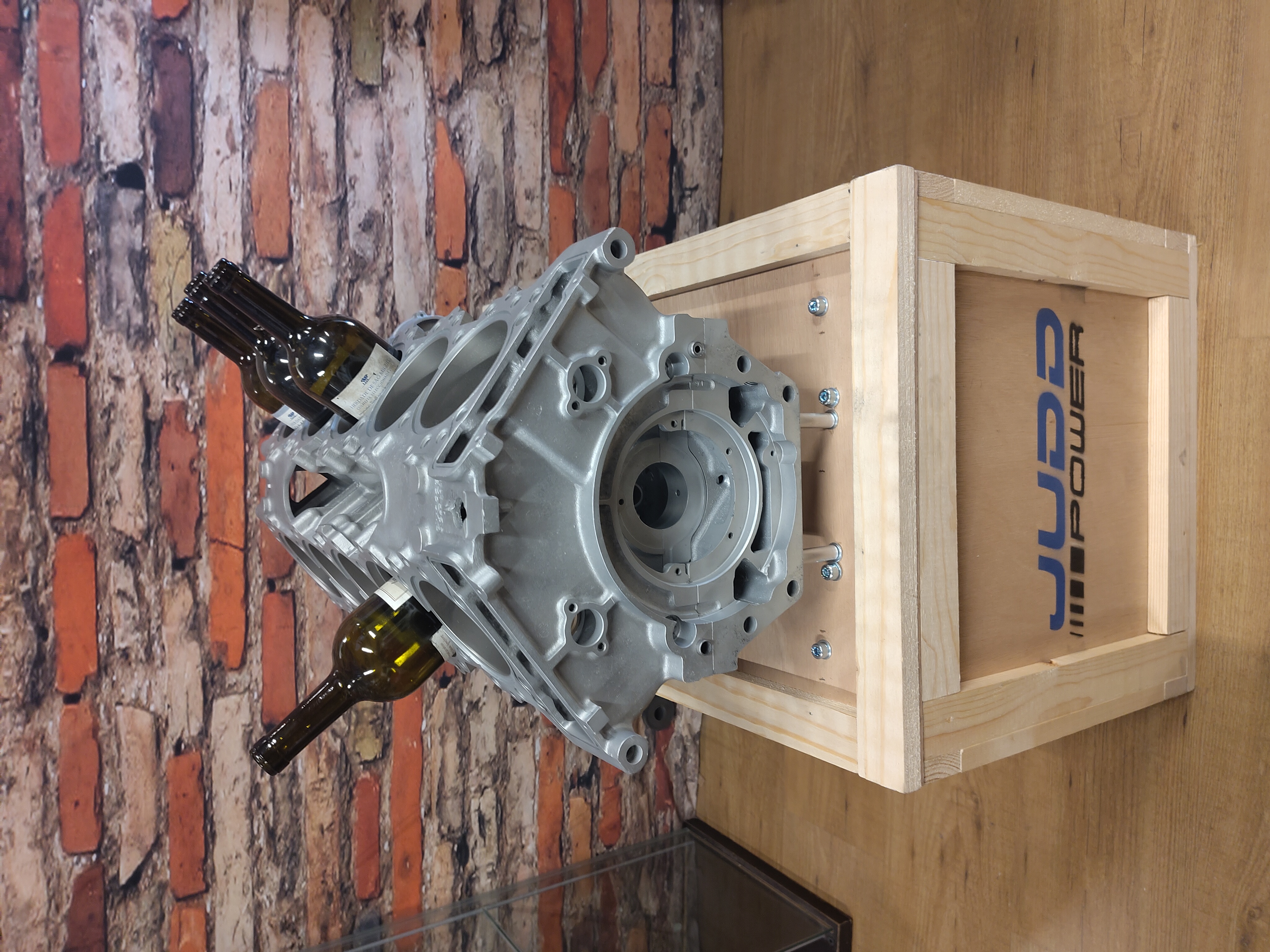 Formule 1 Judd GV V10 motorblok deco item / wijnrek