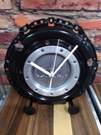 Clutch klok Audi style