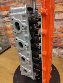 Maserati V8 Cilinder Head side table
