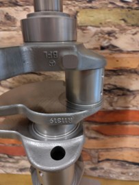 Mercedes V8 Kurbelwellentisch / Beistelltisch, ø35 cm Tischplatte mit MB-Logo