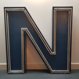 Unieke XXL industriële metalen letter N (NL/Nijmegen - 1985)