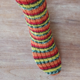 Handgebreide sokken rood gemeleerd maat 39/40