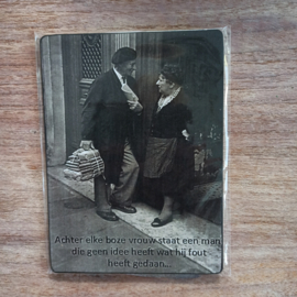 Nostalgisch bordje: Achter elke boze vrouw.....