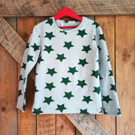 Sweater grijs met groene sterren maat 116