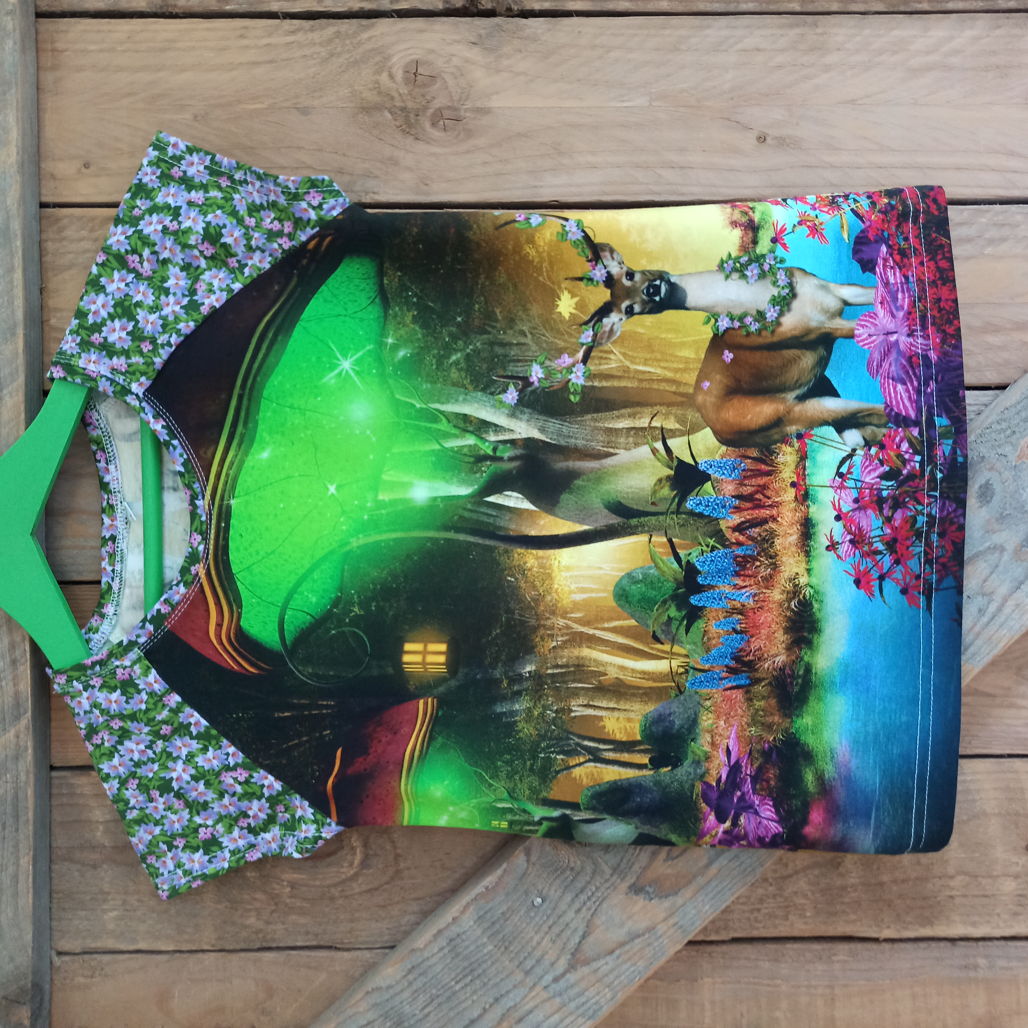 T-shirt hert met bloemen maat 116
