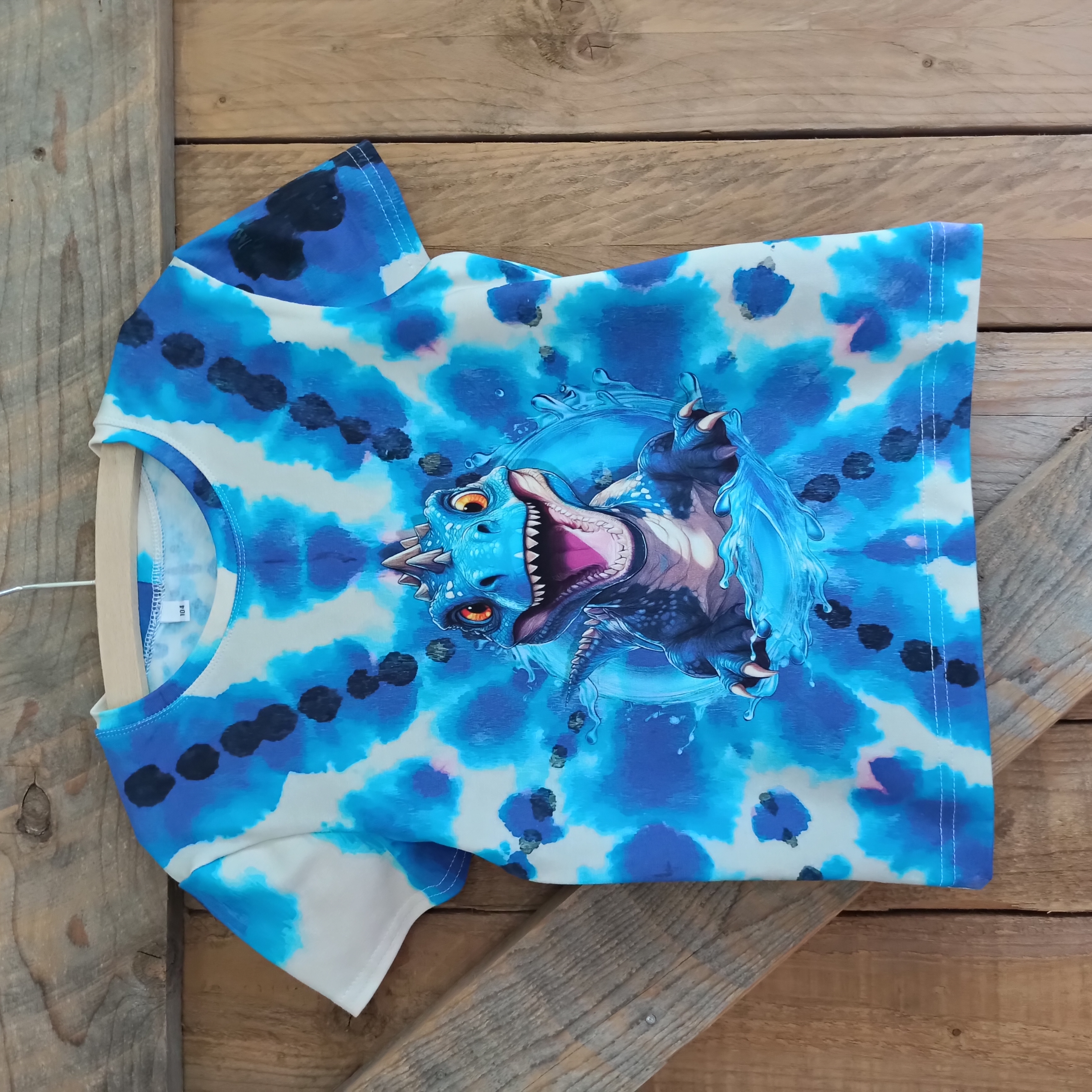 T-shirt Dino maat 104