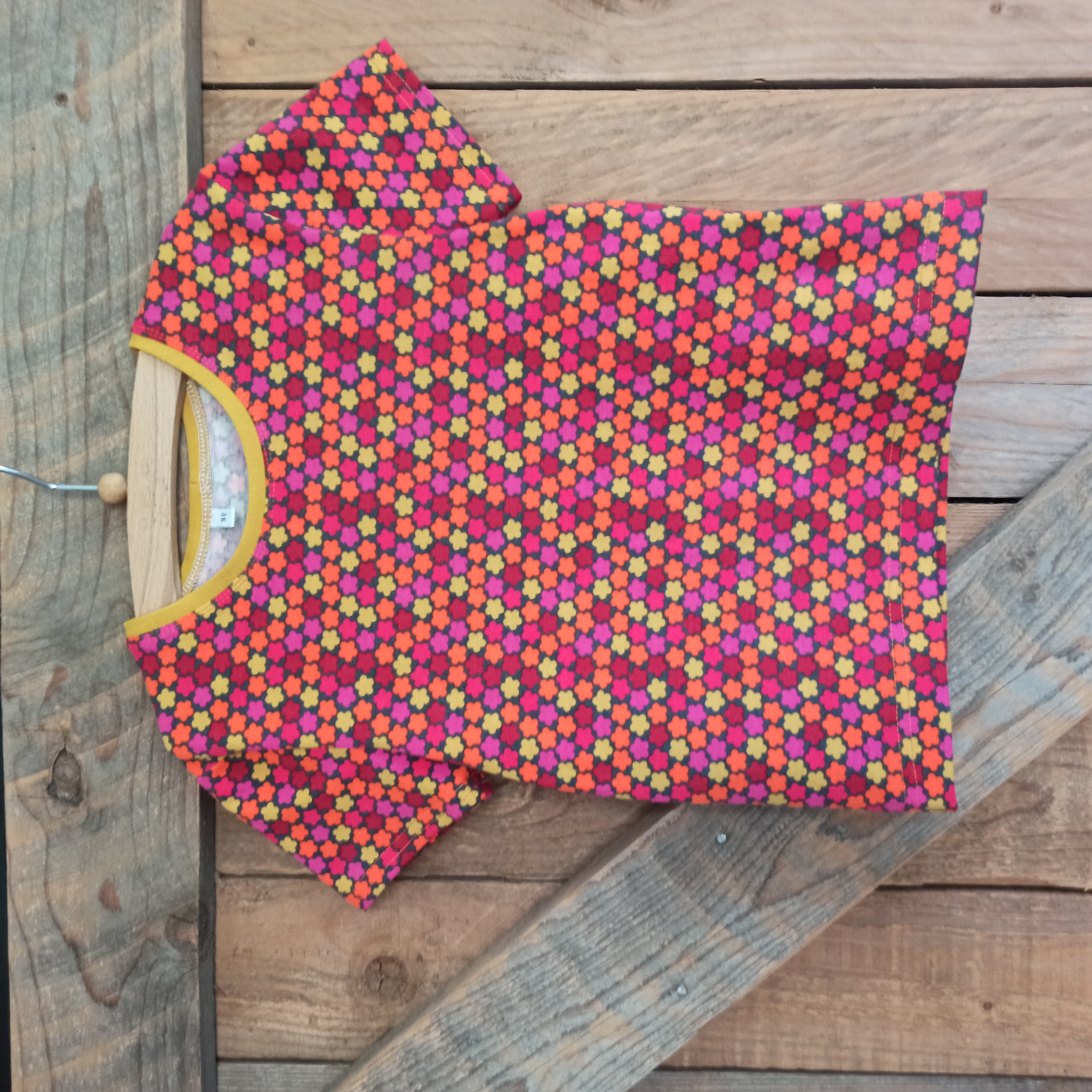 T-shirt roze/oranje/rood/geel maat 92