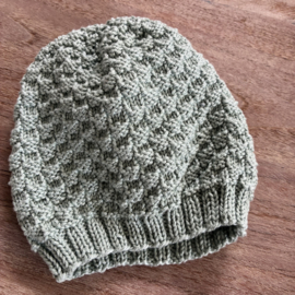 Gebreide baby-sokjes en muts sage green