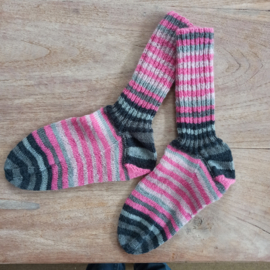 Handgebreide dames sokken mt 39