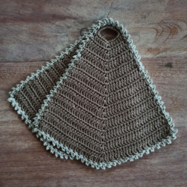 Grootmoeders pannenlappen taupe