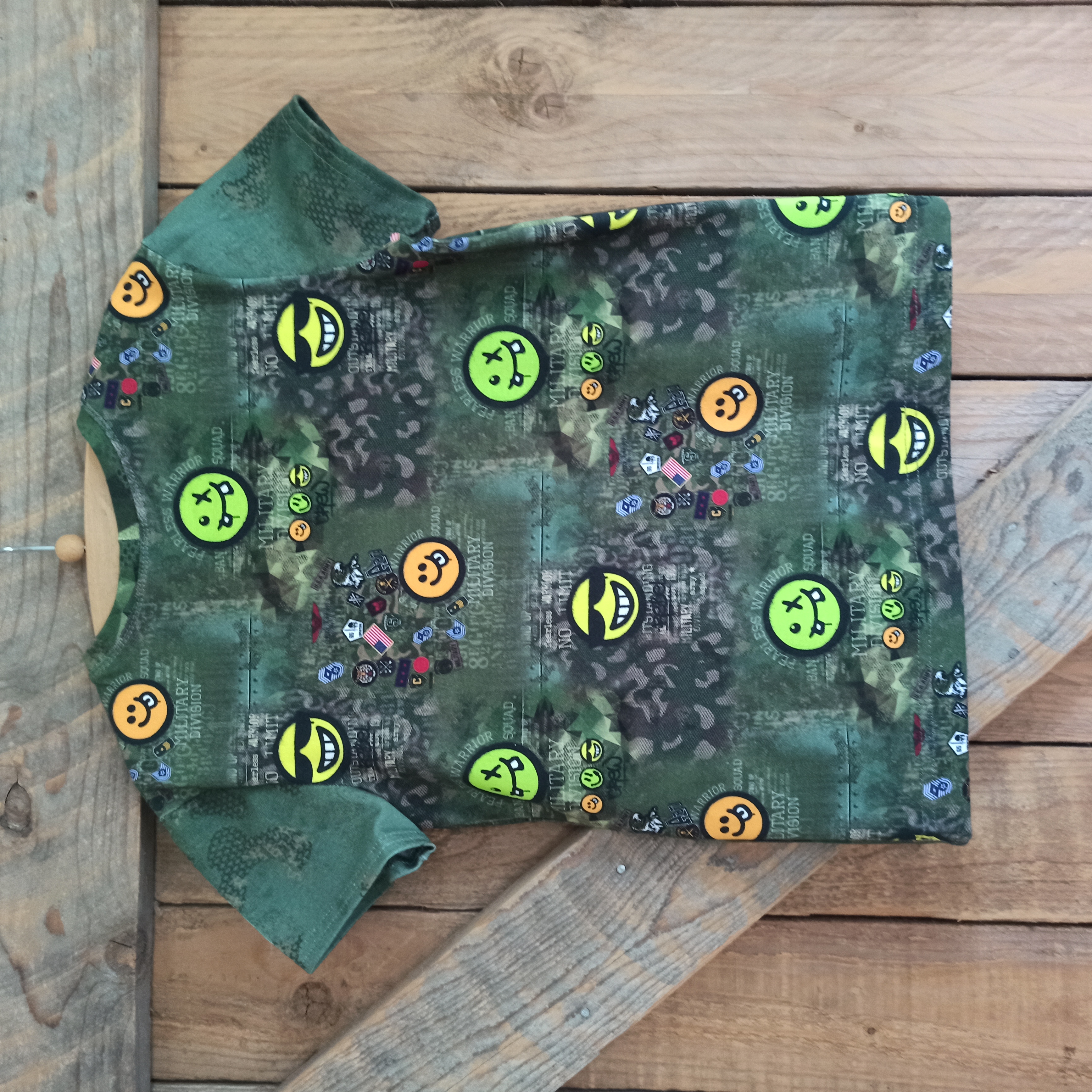 T-shirt smiley maat 116