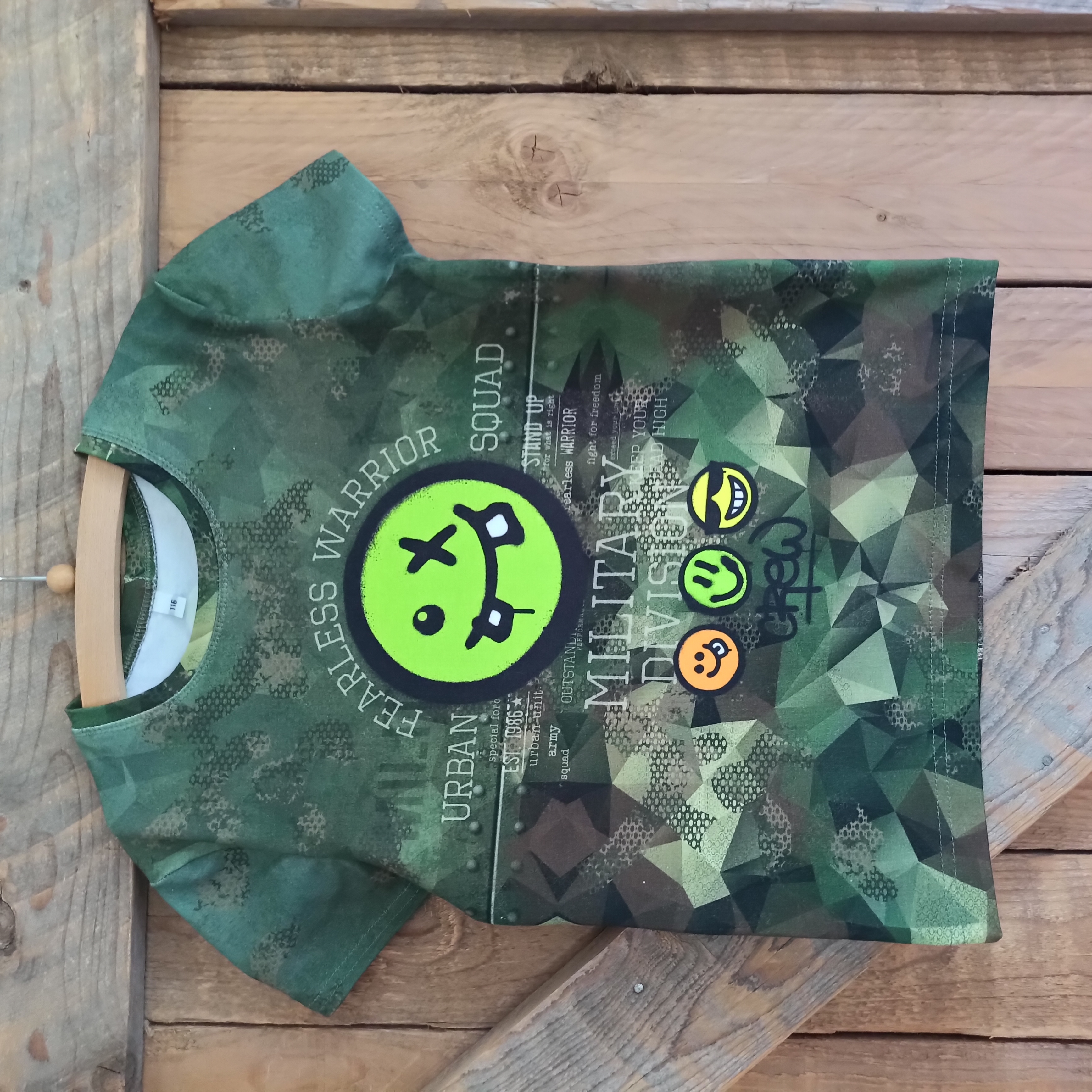 T-shirt smiley maat 116