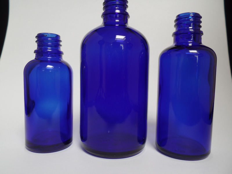 Invloed Middellandse Zee klap Fles Blauw Glas 50 ml | Blauw Glas | SJANKARA Etherische Oliën en  Aromatherapie Producten sinds 1984