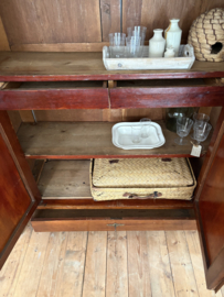 grote oude kast met 2 deuren en 2 laadjes