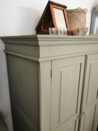 kast met 2 deuren en 2 planken