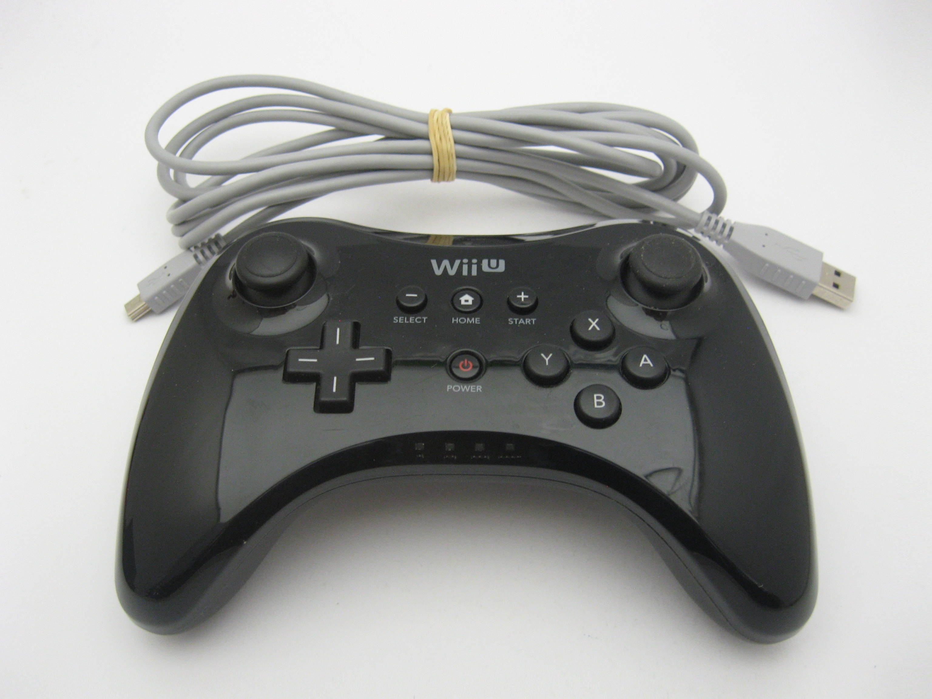 Wii U Pro Controller + USB Charger Cable