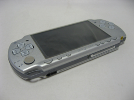 PSP Slim 2004 'Silver' incl. 32MB Memory Stick