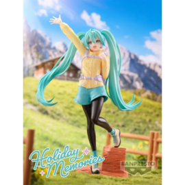 Hatsune Miku: Holiday Memories PVC Statue (New)