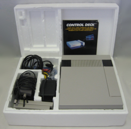 NES Console Set 'Control Deck' (Boxed, HOL)