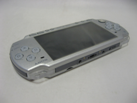 PSP Slim 2004 'Silver' incl. 32MB Memory Stick