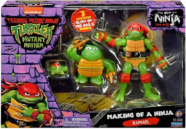 TMNT Mutant Mayhem - Making of a Ninja - Raphael Figure Pack (New)