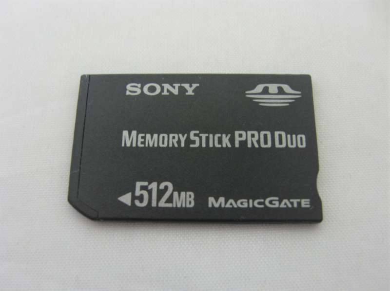 Мемори карт. Memory Stick. Memory Stick Pro Magic Gate 512mb. Тёмно-зелёный мемолистик. Разгица между Memody Card Memory Stich.