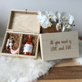 Geschenkbox All You need is Love and Gin