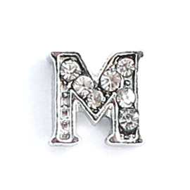 letter M, charm voor in het medaillon