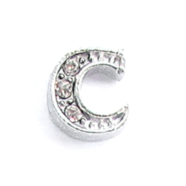 letter C, charm voor in het medaillon