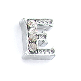 letter E, charm voor in het medaillon