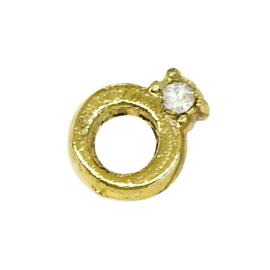 ring met steentje, goudkleurige charm voor in het medaillon