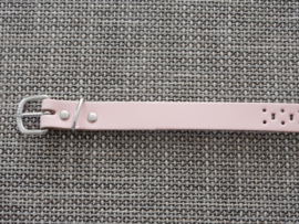 Lederen riem 2 cm met gaatjes licht roze