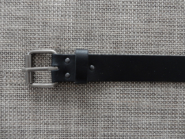 Lederen riem 4 cm zwart.