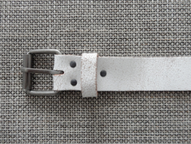 Lederen riem 4 cm gebroken wit.