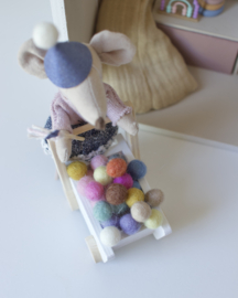 Poppenhuis  - Slinger vilt bolletjes