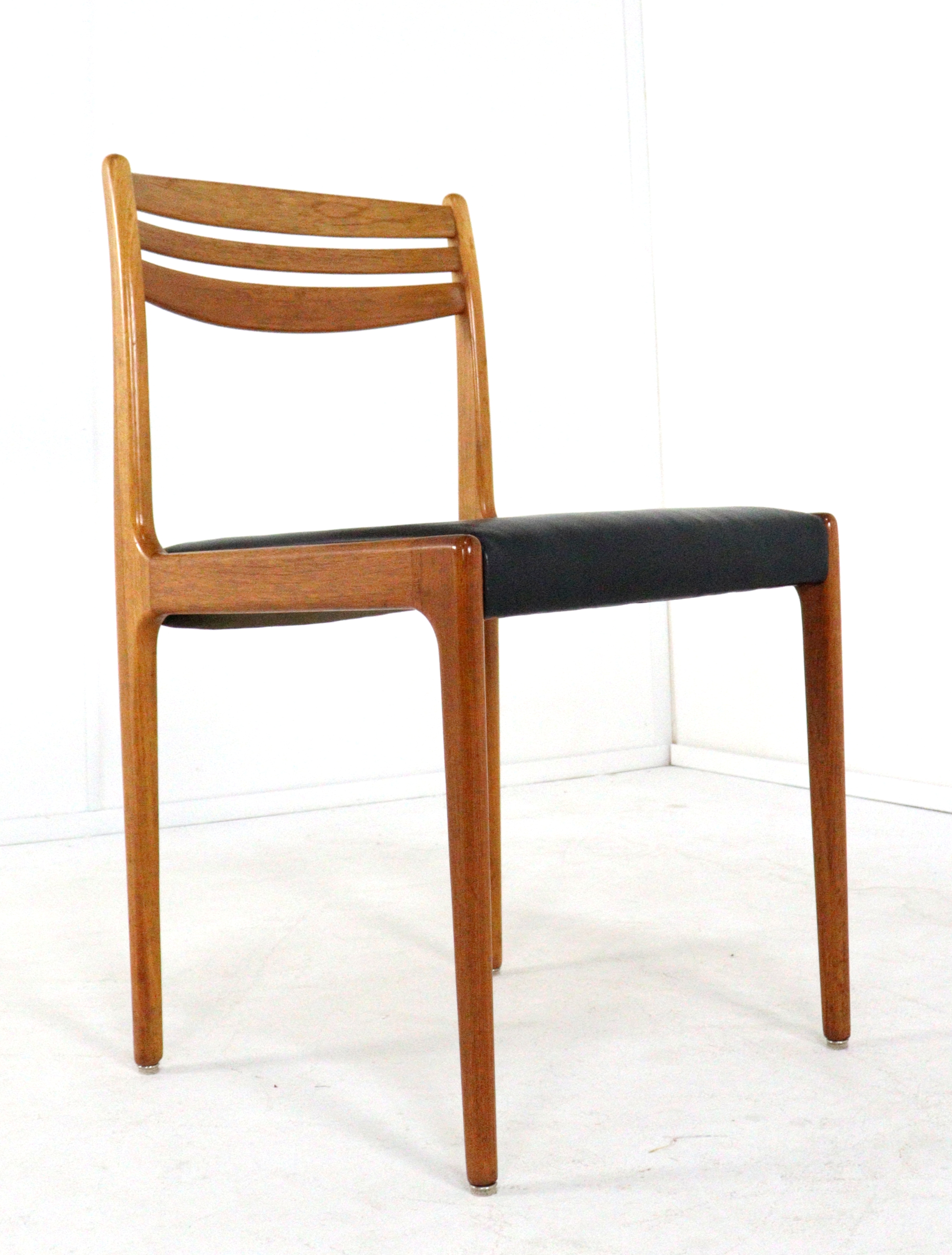 Set van 5 + 1 eetkamerstoelen 'Give'